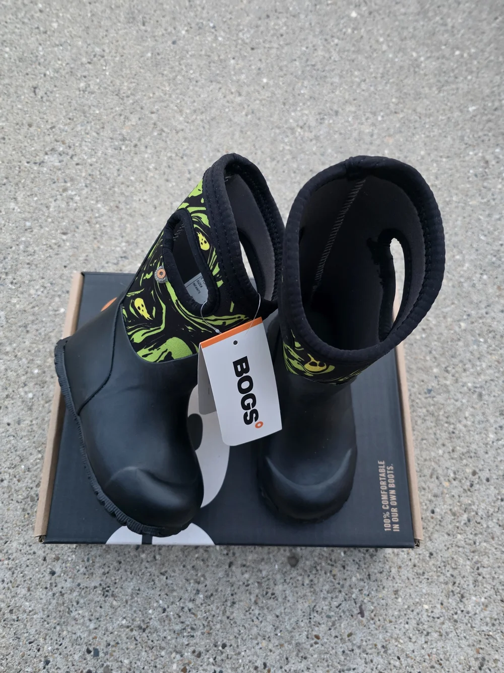 Bogs Kids Black and Neon Green Waterproof Boots Boys 8k